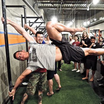 Human Flag Tutorial: 5 Steps to Achieve the Human Flag 7 Human Flag Progressions - Bent knee flag