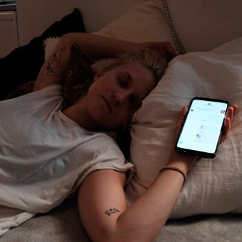 Alicia sleeping with phone in hand