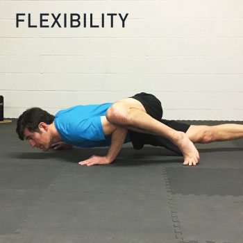 Flexibility photo man doing spiderman push-up