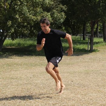 3 Ways to Know You're Actually Getting Stronger with Bodyweight Exercises 7 Ryan Hurst running to measure progress