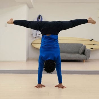 How to Get into the Crow Pose, Even if You've Never Been Able to Do It 5 Chris in straddle handstand