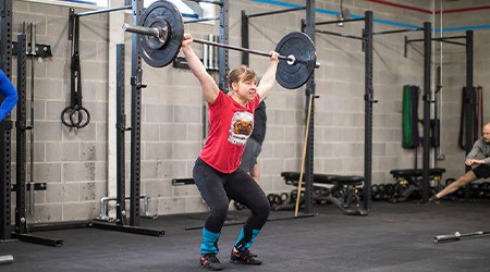 Woman doing CrossFit with good mobility
