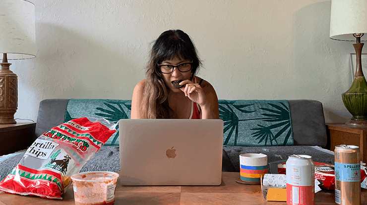 If You Can't Do It In Jeans, You Can't Do It 3 gmb-fitness-stress-eating-amber-snacking