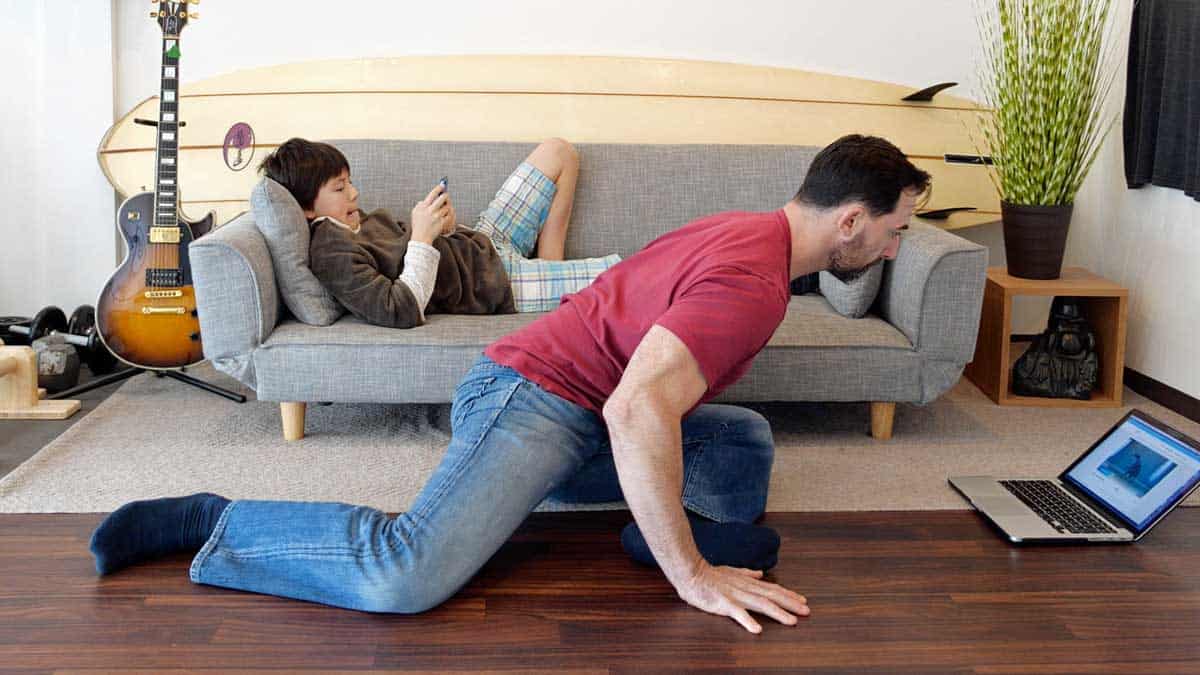 Working out at home with an online fitness program