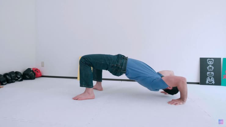 Kip-Up Tutorial: Get Your Bruce Lee On 3 bridge