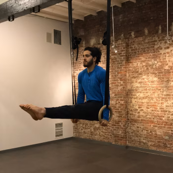 L-Sit Hold Progression: 6 Steps to Rock Solid Core Stability 2 Man performing an L-Sit on gymnastic rings